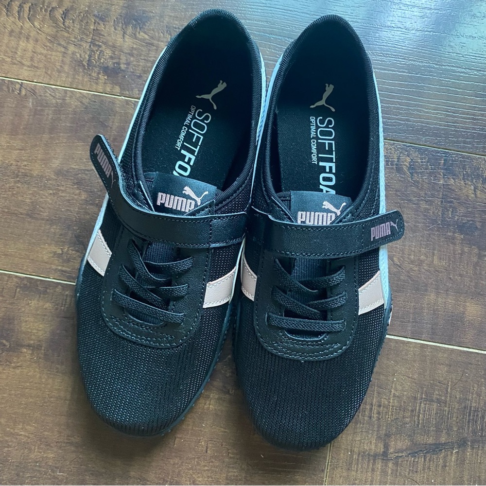 BNWOT Puma Softfoam Women's Sneakers Size 6